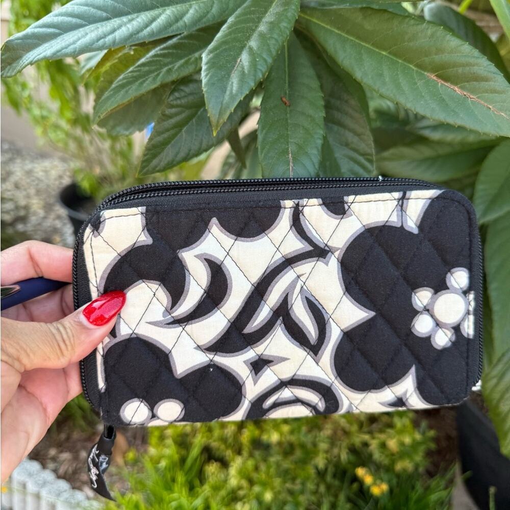 Vera Bradley zip around wallet/wristlet nwot